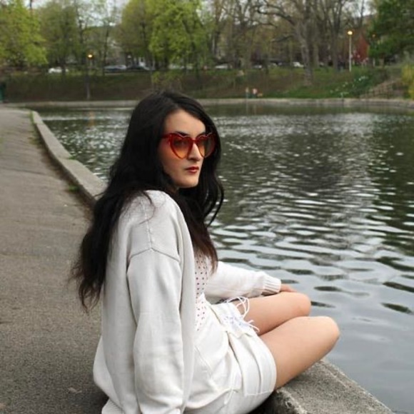 Meet your Posher, Bridget - Picture 1 of 1